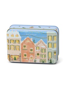 CT0516EU Christmas Tin Candle Paddywax 141g Christmas Village - Gingerbread and Vanilla
